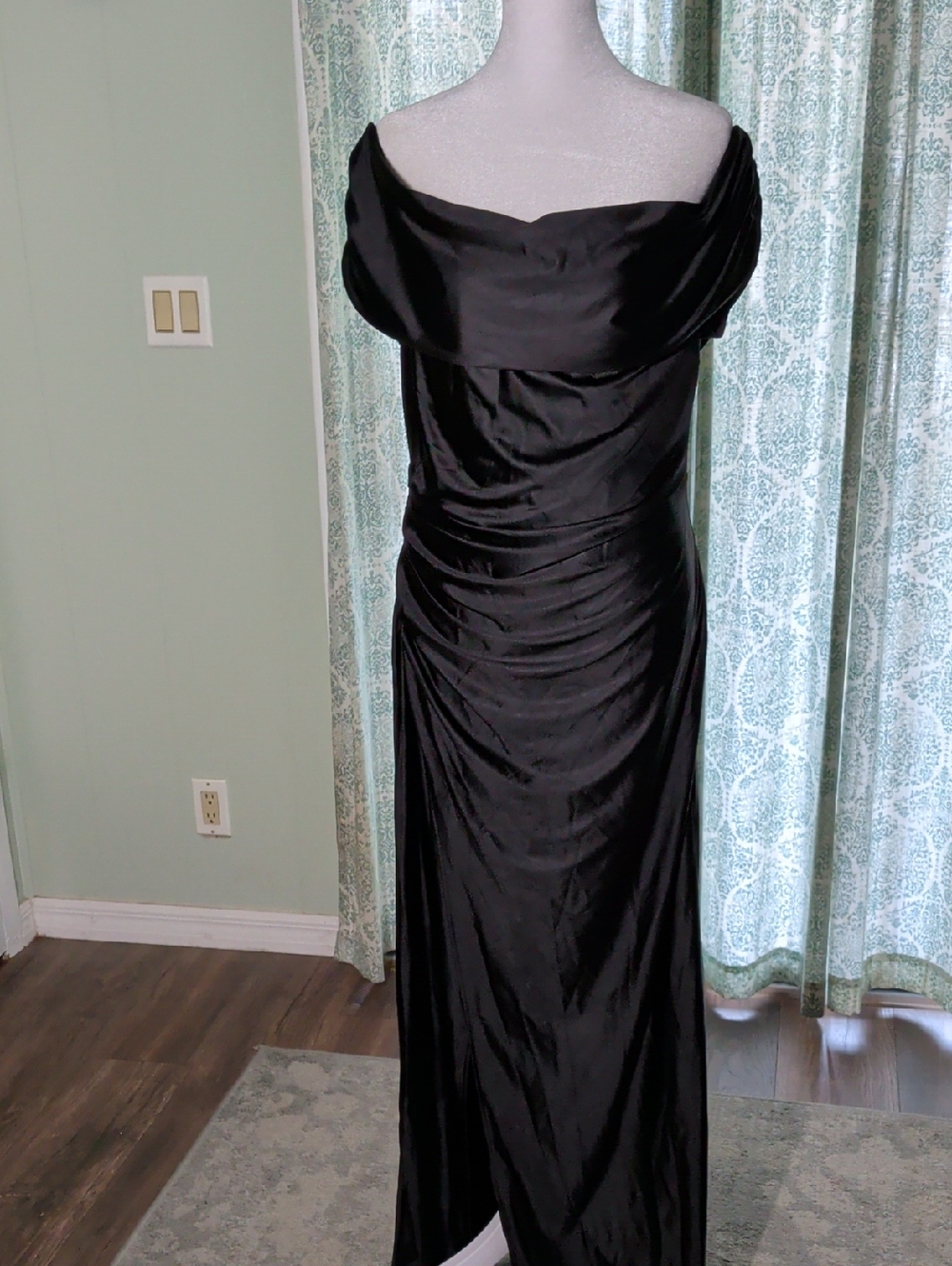 Oys Elegant Off-the-Shoulder Black Evening Dress
